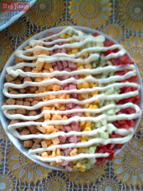 Салат радуга с кириешками фото