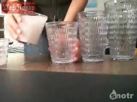Фокус со стаканами и белой жидкостью