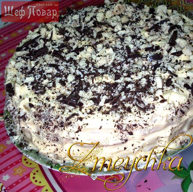 Фруктовый торт со взбитыми сливками и шоколадом