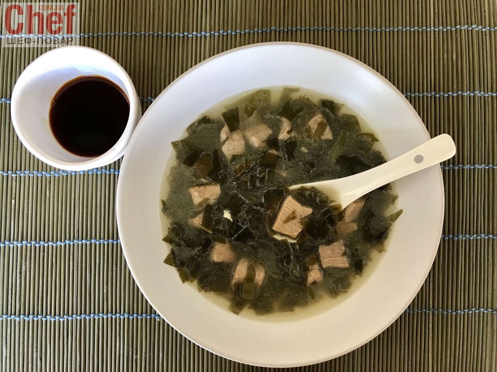 Суп из водорослей «Миёккук» 