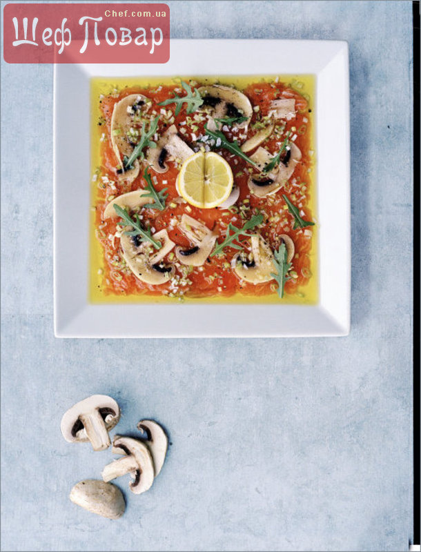 Карпаччо из лосося, с грибами, рукколой и оливковым маслом