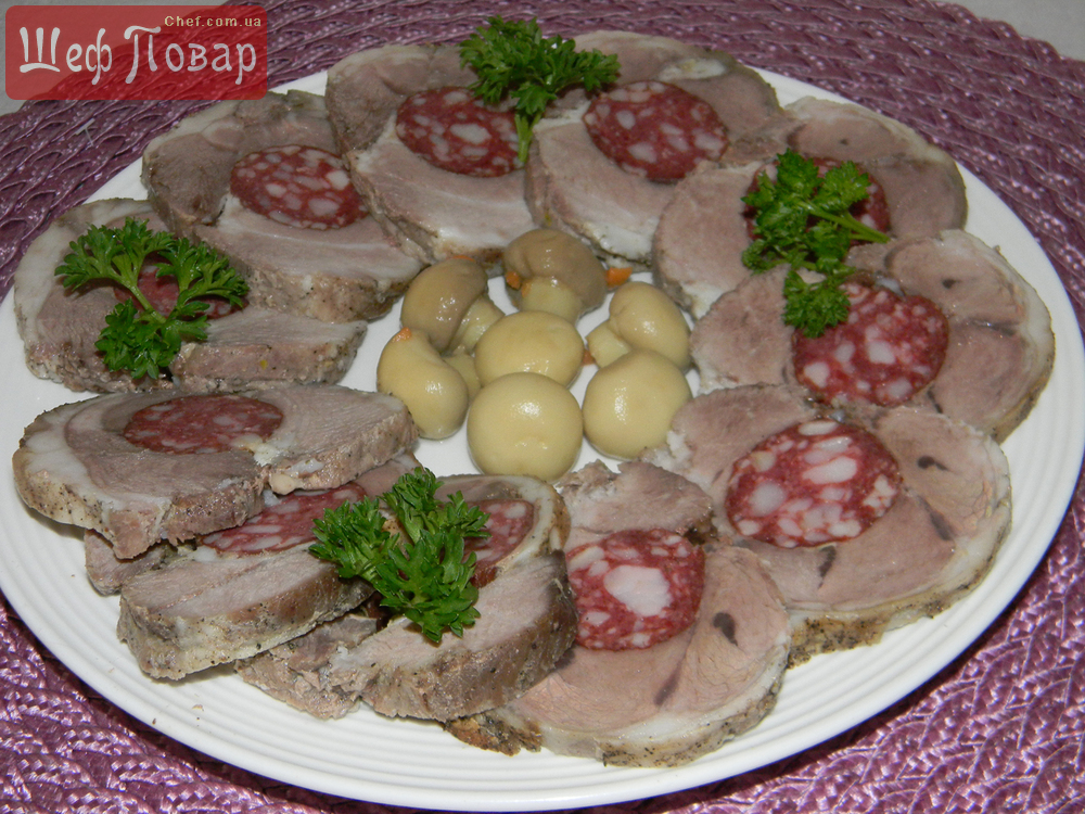 Мясо, запеченное с колбасой
