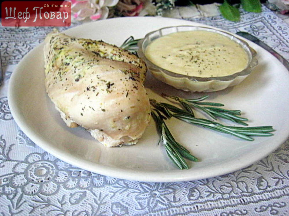 Куриная грудка с прованскими травами, томленая в молоке+соус