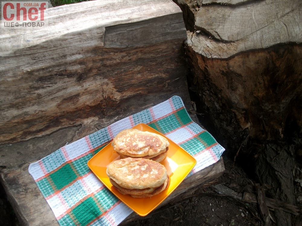 Пирожки с начинкой из ливерной колбасы и лука