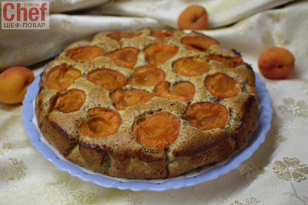 Маковий пиріг з абрикосами