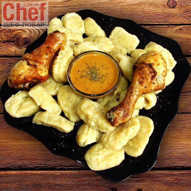 Картофельные Ньокки с запеченными куриными ножками и медово-горчичным соусом