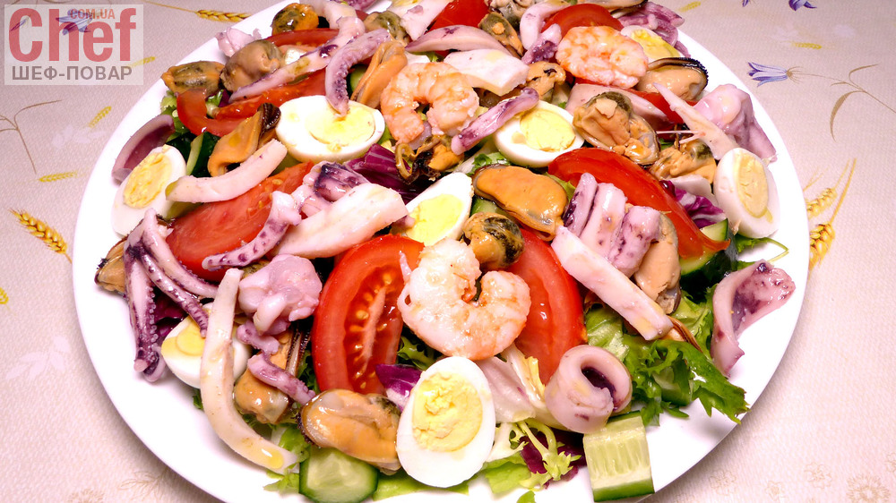 Салат ассорти с морепродуктами