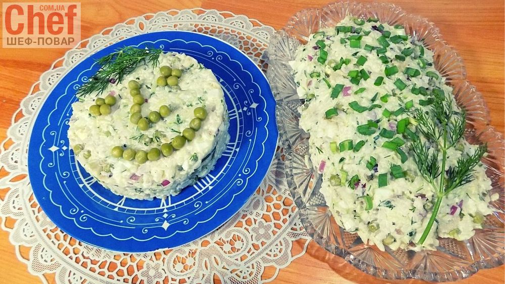 Салат с яйцом рисом и вареной рыбой