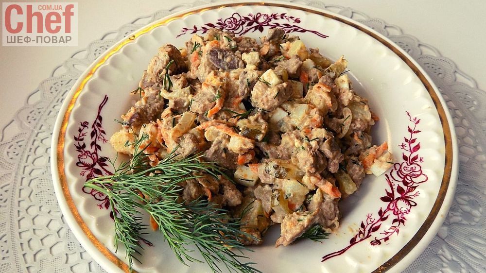 Печеночный салат из куриной печени с солеными огурцами