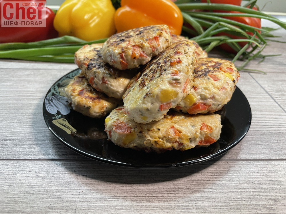 Котлеты из куриного филе с кукурузой и красным болгарским перцем