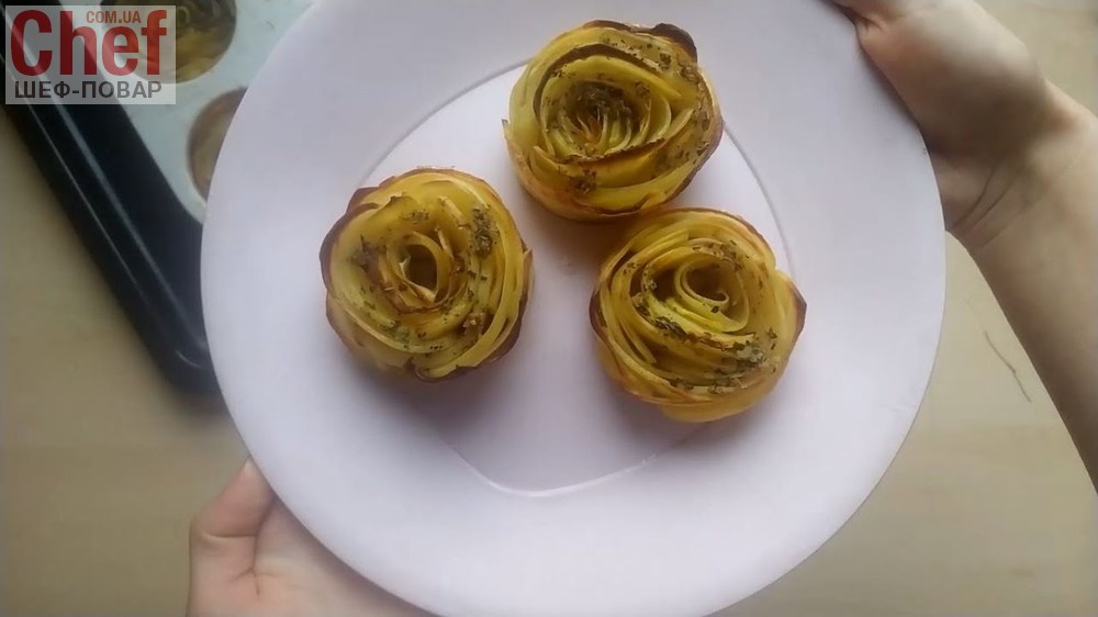 Розы из картофеля в духовке